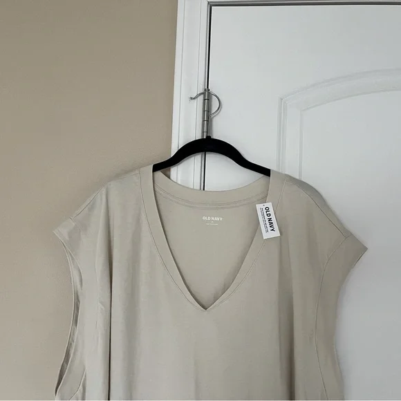 ‘Old Navy Sleeveless Top - Picture 2 of 3